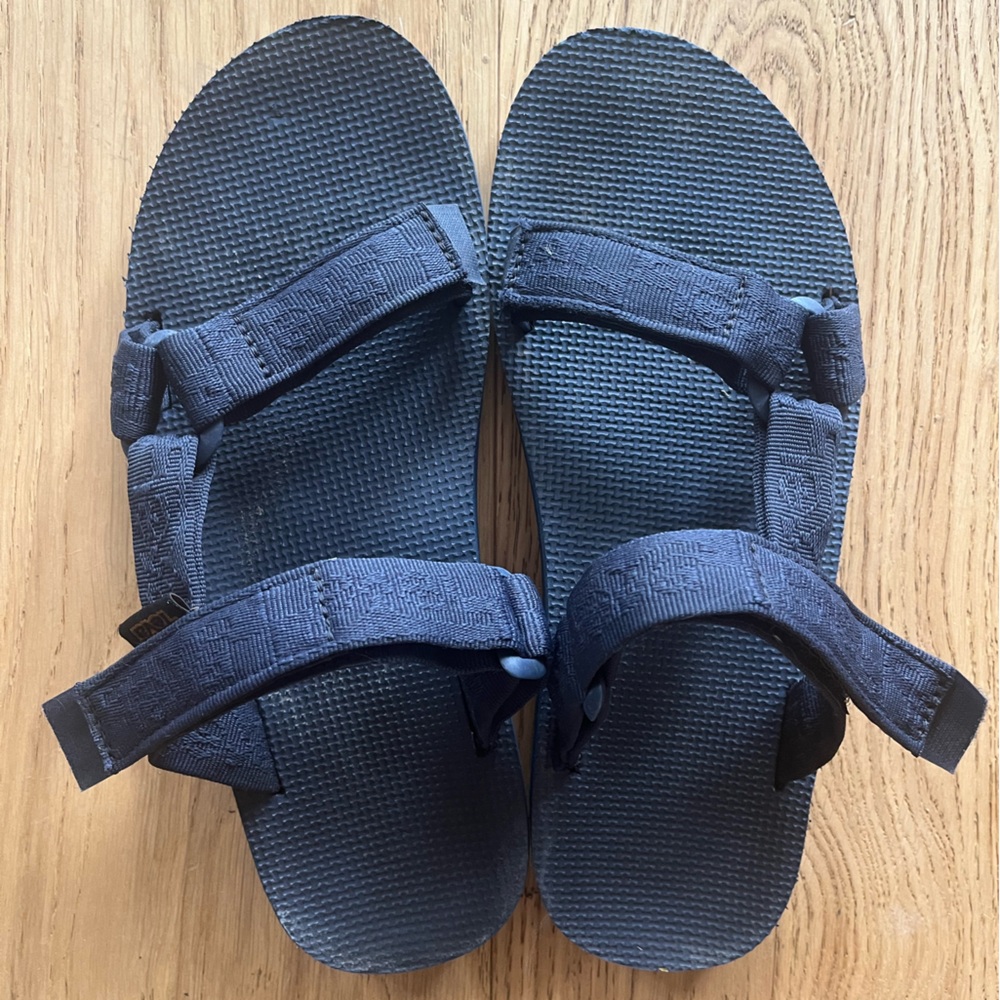 Unisex teva slip on. Navy. Mens 8, woman’s 9.5
